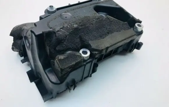 Volkswagen Golf V Intake resonator 03C145650C