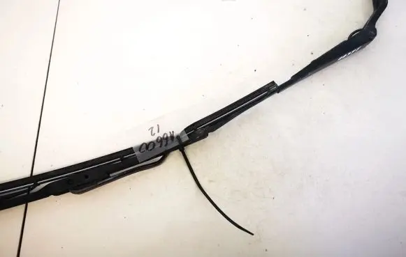 Volvo S40, V40 Front wiper blade arm