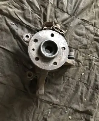 Mercedes-Benz Vito Viano W638 Front wheel hub spindle knuckle 6383320225