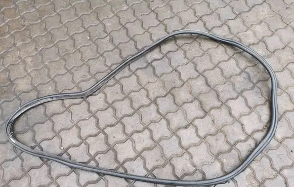 Mercedes-Benz B W245 Loading door rubber seal (on body) 
