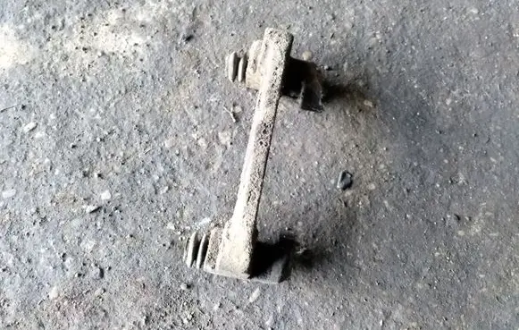 Opel Sintra Brake caliper pad carrier rear 