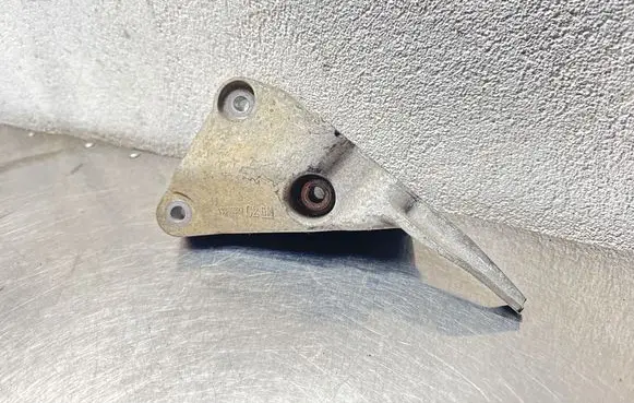 Opel Astra J Engine mounting bracket 13365327