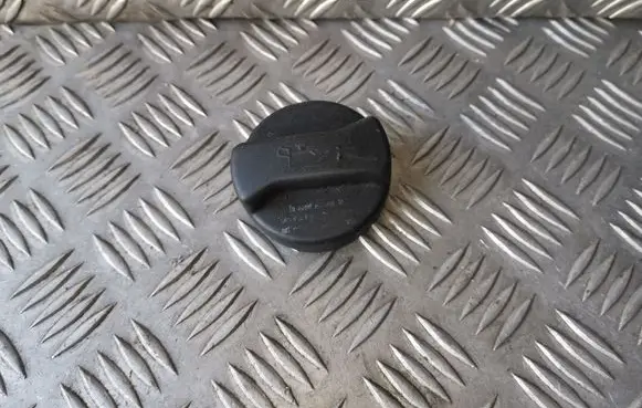 Audi A6 S6 C5 4B Oil filler cap 026103485