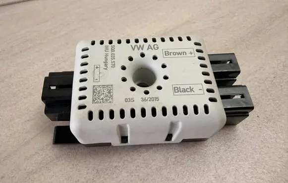 Volkswagen Touran III Aerial antenna amplifier 5Q0035570
