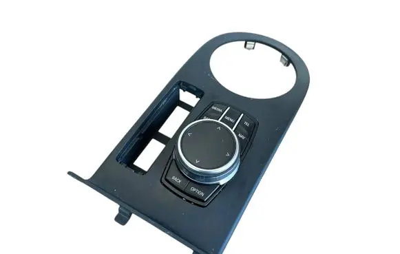 Head unit multimedia control