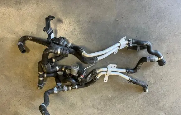 Audi Q7 4M Engine coolant pipe/hose 4M0819857A 4M0819857