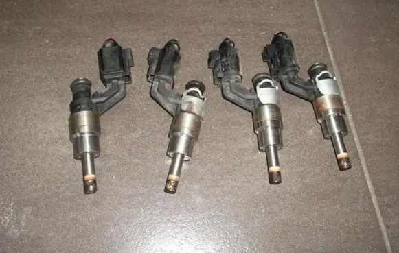 Skoda Octavia Mk1 (1U) Fuel injector