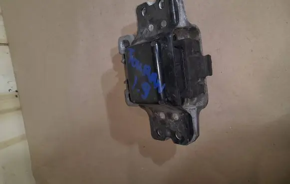 Seat Altea Engine mount bracket 1K0199555