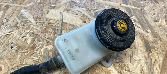 Honda CR-V Brake fluid reservoir 0204255769