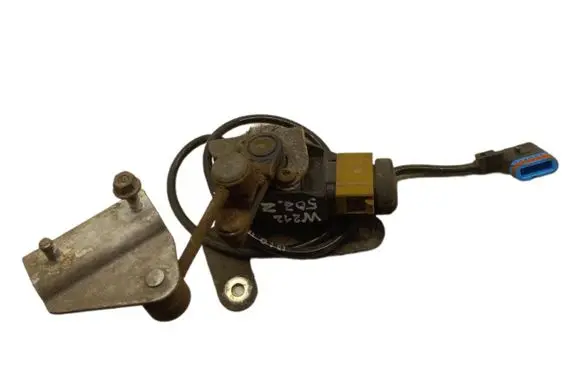 Mercedes-Benz E W212 Headlight/headlamp level sensor A2045450526 A2125402705 A0395452828