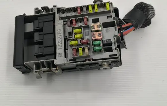 Opel Insignia A Fuse box set 13222786
