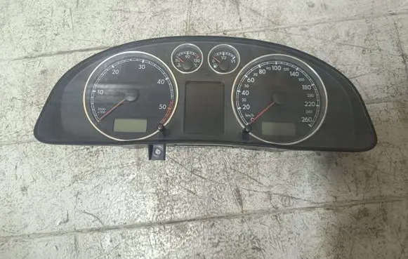 Volkswagen PASSAT B5.5 Speedometer (instrument cluster) 88311299