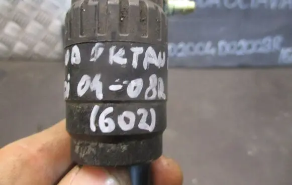 Skoda Octavia Mk2 (1Z) Windscreen/windshield washer pump