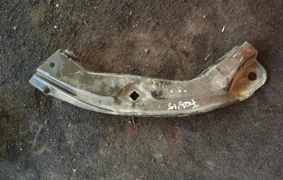Skoda Fabia Mk3 (NJ) Headlight/headlamp mounting bracket 6V0805931