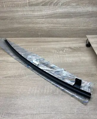 Hyundai i20 (GB IB) Front door glass trim molding 835201J0004X