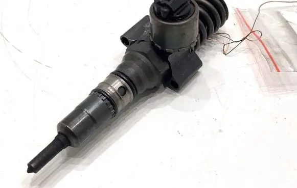 Volkswagen Touran I Fuel injector 03G130073G