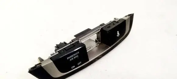 Passenger airbag on/off switch