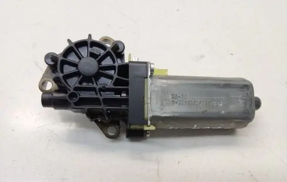 Mercedes-Benz C W204 Seat adjustment motor 0390203001 820289224