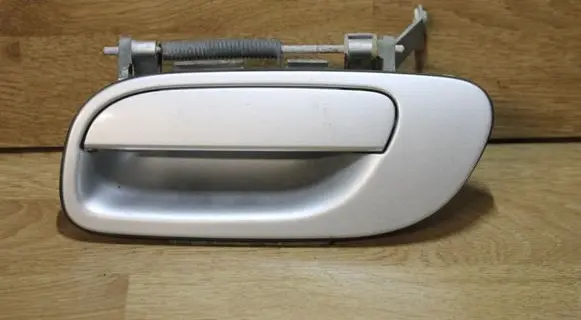 Rear door exterior handle/bracket