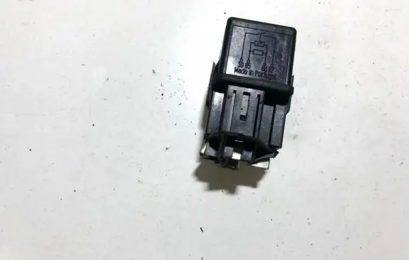 Volvo S40, V40 Other relay mb953381 v23134b52x240
