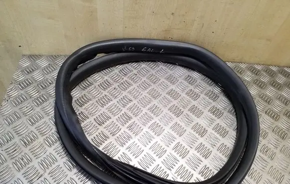 Volvo V50 Rear door rubber seal (on body) 