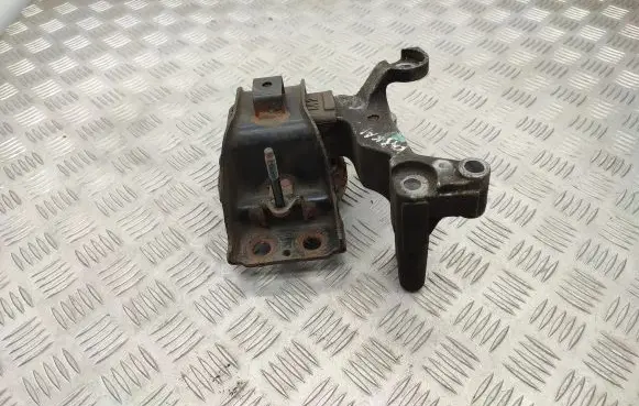 Nissan Qashqai Engine mount bracket