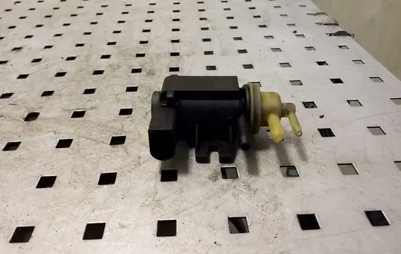 Volkswagen PASSAT B8 Turbo solenoid valve 1K0906627B 04L131051F