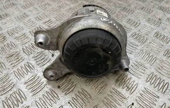 Mercedes-Benz E W213 Engine mount bracket A2052406717