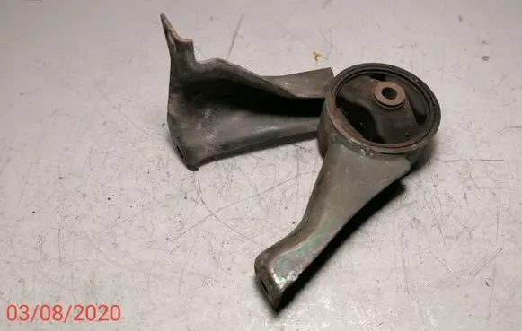 Mitsubishi Outlander Engine mount bracket
