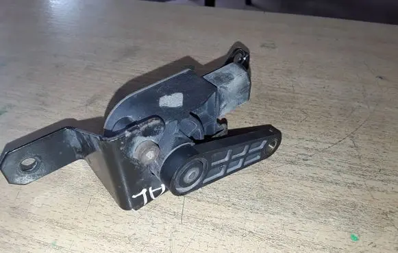 Audi TT TTS Mk2 Headlight/headlamp level sensor 1T0907503