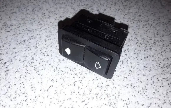 BMW 5 E39 Electric window control switch 8368974