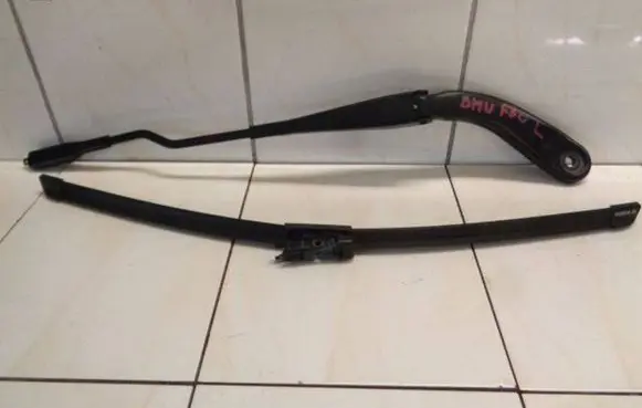 BMW 1 F20 F21 Front wiper blade arm 7239519