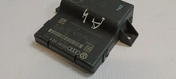 Audi A4 S4 B8 8K Gateway control module 8R0907468N