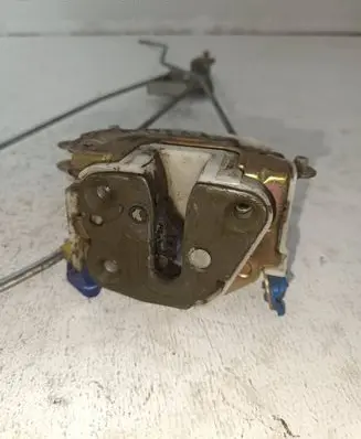Nissan Vanette Front door lock 2365569