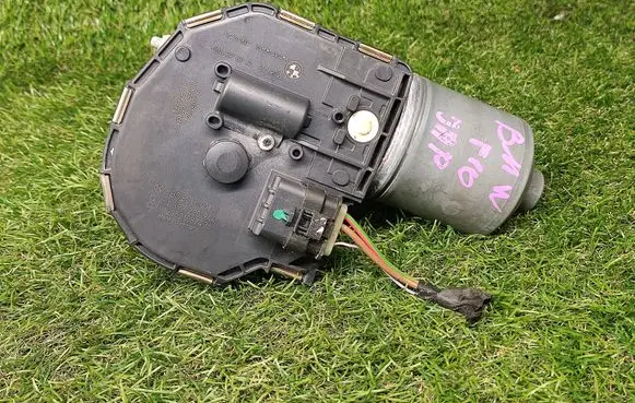 BMW 5 F10 F11 Wiper motor 7308772 1137328715
