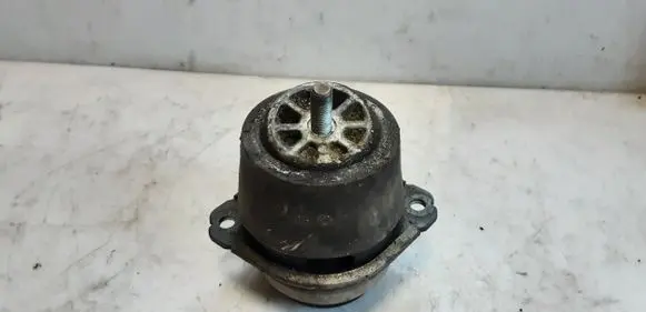 Engine mount bracket