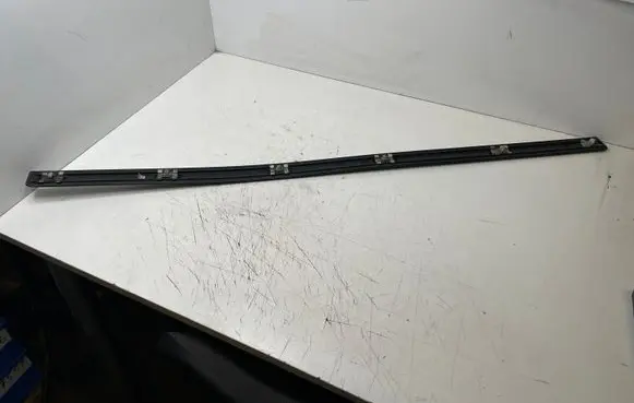 BMW 5 E39 Front door trim (molding) 7004024