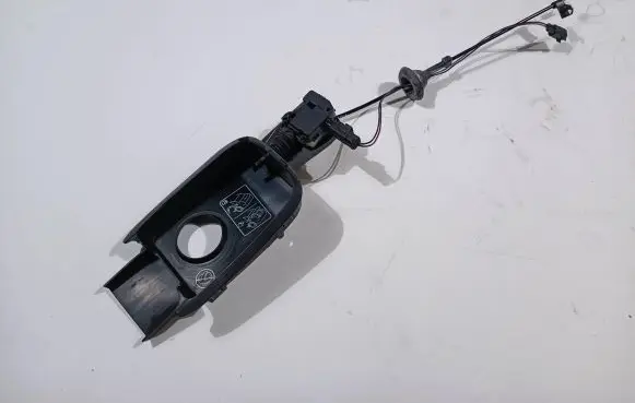 Fuel tank cap lock