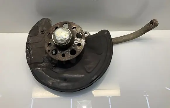 Mercedes-Benz E W211 Front wheel hub