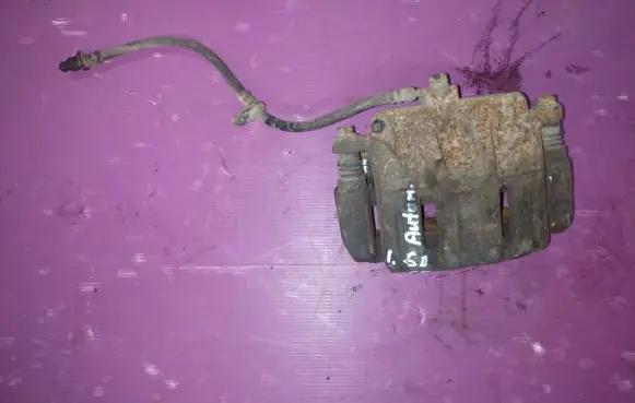 Honda CR-V Front brake caliper