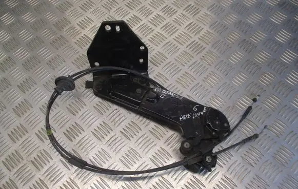 KIA Carnival Front door upper hinge