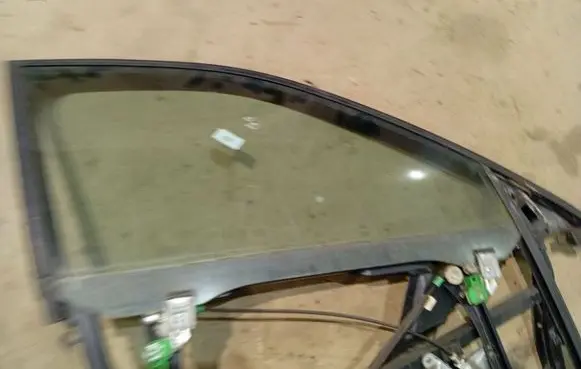 Audi A4 S4 B5 8D Front door window glass four-door AS2