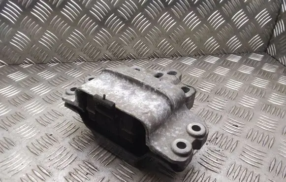 Engine mount bracket