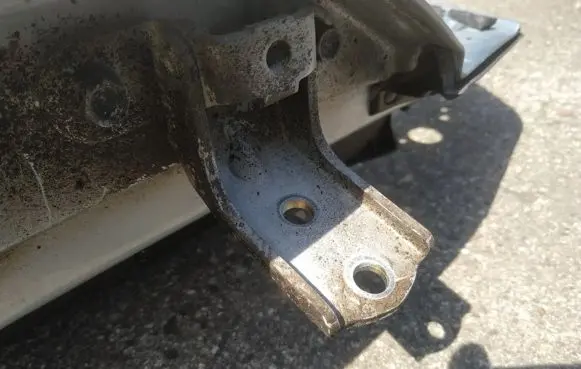 Hyundai Getz Front door upper hinge