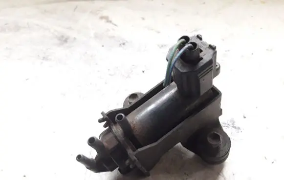 Ford Mondeo Mk III Vacuum valve 