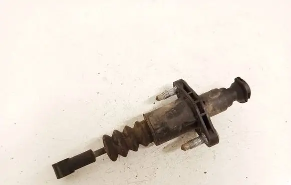 Toyota Avensis Verso Clutch master cylinder KG15500TP01