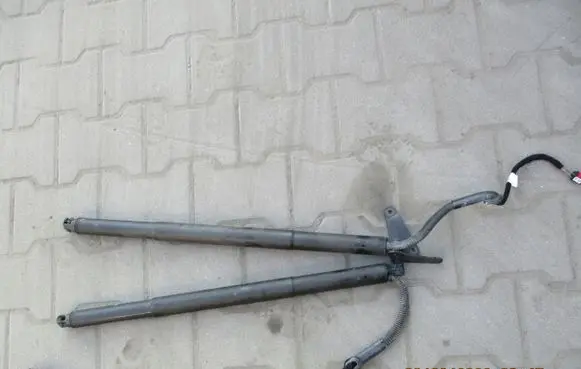 Volkswagen Tiguan Tailgate strut 5NA827851A