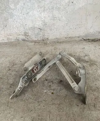 Nissan Quest Engine bonnet/hood hinges