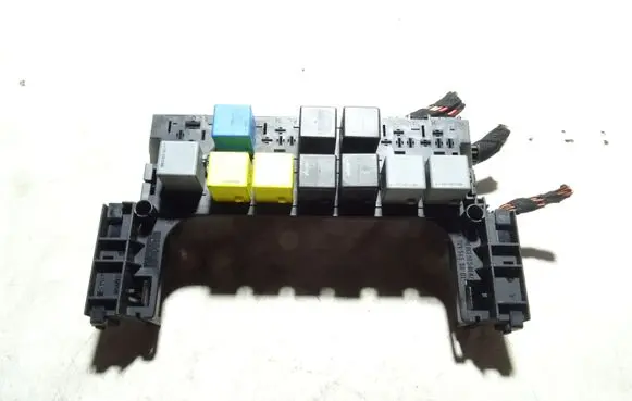 Mercedes-Benz B W245 Fuse module A1695450001