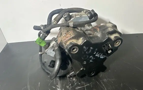 Volvo XC90 Fuel injection high pressure pump 78621 0445010111 30756125